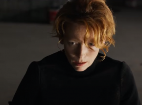 Życie jak teatr - recenzja „Ludzkiego głosu” Pedro Almodóvara