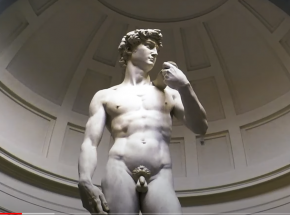 Artysta JR zdziera front florenckiego Palazzo Strozzi 