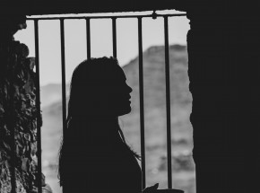 Salwador: kobieta skazana za dokonanie aborcji zwolniona z więzienia po 10 latach