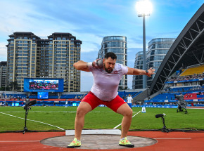 Konrad Bukowiecki bez więzadeł w kolanie, ale i tak ma złoto!