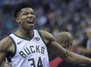 NBA: Warriors deklasują Grizzlies, Giannis dominuje przeciwko Celtics
