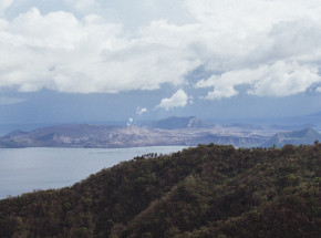 Filipiny: tysiące ludzi ewakuowanych z okolic wulkanu Taal