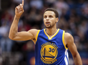 NBA: wyrównana końcówka w starciu Warriors z Bucks