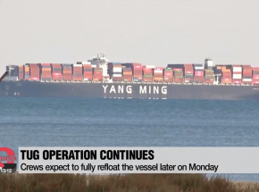 Kanał Sueski: kontenerowiec został ściągnięty z mielizny