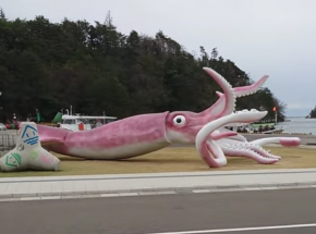 Japonia: posąg kałamarnicy za środki na odbudowę gospodarki po pandemii