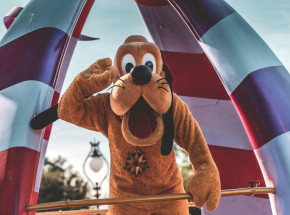 Wypadek w Disneylandzie. Mąż denatki nie może pozwać Disney'a, bo miał subskrypcje Disney+.