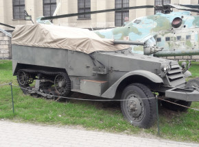 Pracownik Muzeum Broni Pancernej zginął po przygnieceniu przez pojazd wojskowy [AKTUALIZACJA]