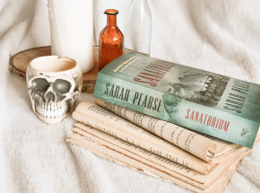 Duszna i mroczna atmosfera w położonym w górach hotelu - „Sanatorium” Sarah Pearse [RECENZJA]