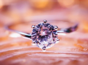 USA: kobieta dopuściła się oszustwa, biorąc zasiłek dla poszkodowanych firm