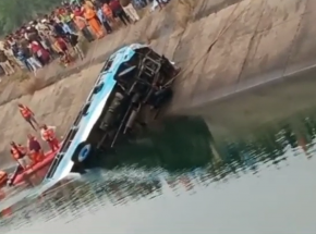 Indie: autobus wpadł do kanału. Wyłowiono ponad 35 ciał