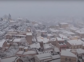 Grecja: burza śnieżna sparaliżowała kraj, brak prądu, zablokowane ulice i ofiary
