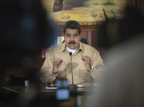 Wenezuela: „cudowne krople" do walki z COVID-19. Maduro przedstawia nowy lek