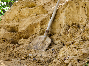 Łódzkie: mężczyzna nielegalnie wydobywał obiekty historyczne