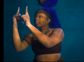 "The Beauty of Being Deaf" - biżuteria dla niesłyszących