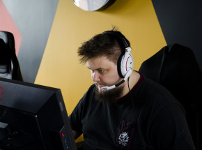 CS:GO: Anonymo i StylDunów w zamkniętych kwalifikacjach do DreamHacka!