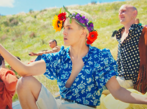 Austin P. McKenzie prezentuje nowy album, „Somewhere in Space”