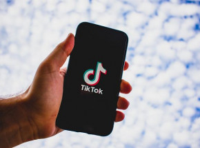 TikTok wyłączony w USA: spór o aplikację trwa