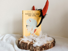 Wielki finał pełen absurdu i dobrego humoru - „Koniec się pani nie udał” Jacka Galińskiego [RECENZJA]