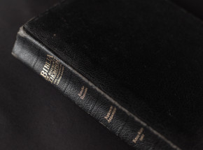 Izrael: odkryto fragmenty zawierające teksty biblijne, mają ok. 2 tys. lat