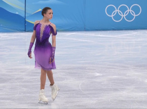 Pekin 2022 - Łyżwiarstwo figurowe: pięć najlepszych drużyn zawalczy o medale