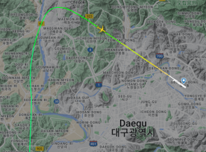 Korea Południowa: pasażer otworzył drzwi w lecącym samolocie [WIDEO]