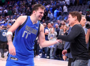 NBA: Hornets ulegli Bucks, Mavs rozgromili Warriors