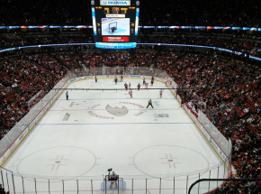 NHL: Carolina śrubuje wynik