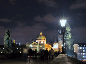 Czechy: trwa obława na włamywacza, który rzekomo obserwuje śpiących ludzi