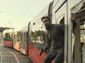 Ryan Gosling, Chris Evans i Ana de Armas na plakatach filmu „Szary człowiek"