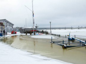 Płock: zator lodowy na Wiśle. Miasto zagrożone powodzią
