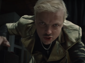 król i Grzegorz Skawiński w utworze „Zbyt dobrze Ci idzie”