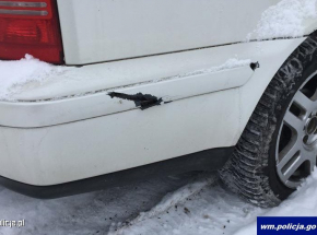 Olsztynek: kradli katalizatory - podczas ucieczki próbowali rozjechać policjanta