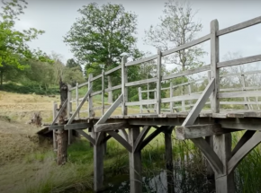 Pod młotek trafi most z książek o losach Kubusia Puchatka
