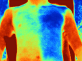 Inteligentna metatkanina, emitując ciepło, zapewni chłód w pełnym słońcu