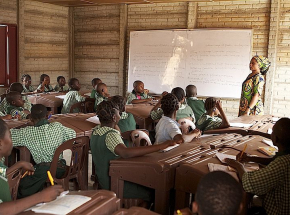 Nigeria: uzbrojeni mężczyźni porwali ponad 300 uczennic