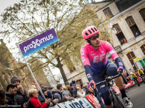 Giro d'Italia: Alberto Bettiol na solo