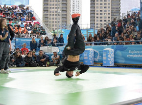 Kierunek Paryż (45) - Breakdance