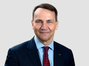 Sikorski komentuje decyzję o pomocy Ukraińcom