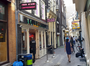 Władze Amsterdamu żadają ograniczenia sprzedaży tzw. miękkich narkotyków turystom