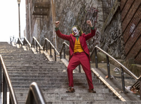 Joaquin Phoenix jako Książę Zbrodni na zdjęciach i filmach z planu „Jokera 2”