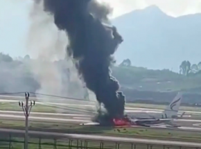 Chiny: samolot zapalił się podczas startu. Na pokładzie było ponad sto osób