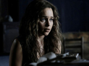 Emilia Clarke w trailerze "Above Suspicion"
