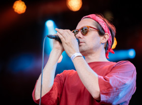 Michael Milosh, twórca Rhye, oskarżony o seksualne i psychiczne znęcanie się nad byłą żoną