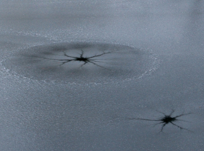 Łódzkie: pod mężczyzna załamał się lód. 66-latek zmarł na miejscu