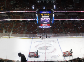 NHL: grad goli w meczu Calgary Flames z Edmonton Oilers, czwarta porażka Vancouver Canucks 