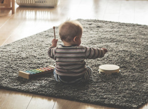 Japonia: aresztowano kobietę, która wylała wrzątek na swoją roczną córkę