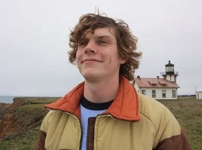 Evan Peters jako seryjny morderca z Milwaukee