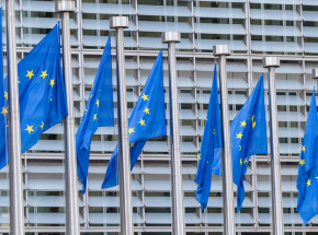 Komisja Europejska pod ostrzałem za finansowanie lewicowych organizacji
