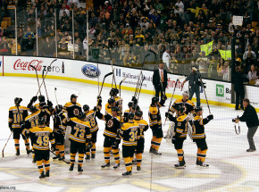 NHL: Bruins znów zwycięscy, Sharks wygrali po karnych