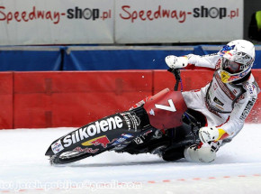 Żużel na lodzie - IME: grad, deszcz, słońce i lód. Pierwszy dzień dla Zorna. Kiepski występ Polaka.